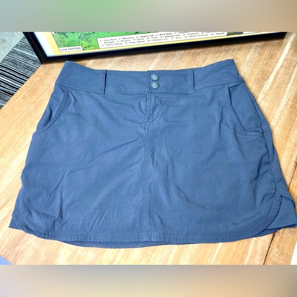PRANA Dark Gray Athletic Skort Size: 2 - Picture 1 of 9